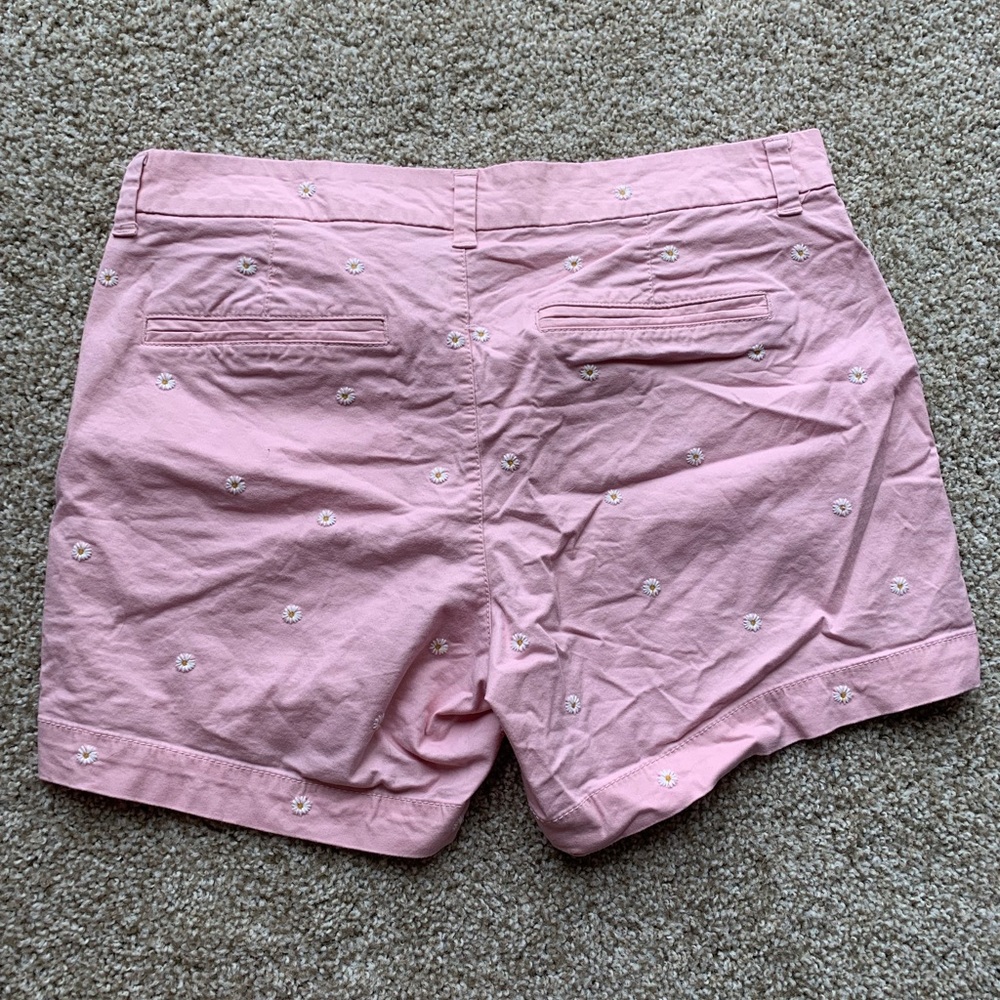 Old Navy Mid-rise sunflower shorts 🌻